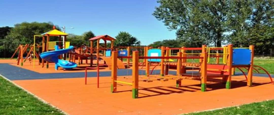 Co powinien zawierać regulamin placu zabaw, aby zapewnić bezpieczeństwo?