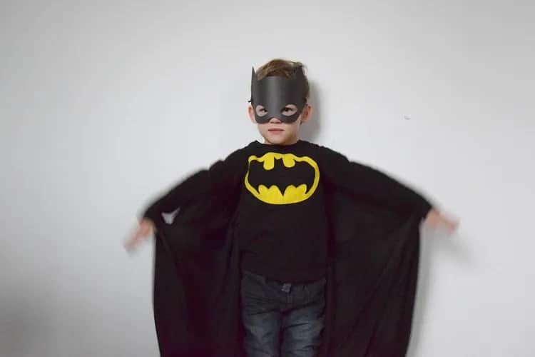Jak zrobić strój Batmana samodzielnie – prosty poradnik krok po kroku