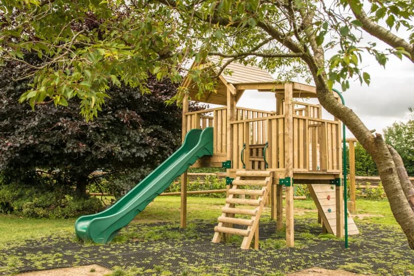 Jak zbudować plac zabaw DIY? Poradnik krok po kroku