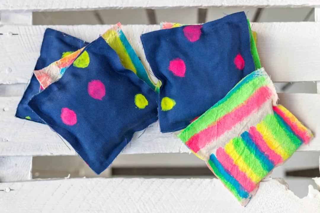 Jak łatwo zrobić woreczki sensoryczne w domu – krok po kroku