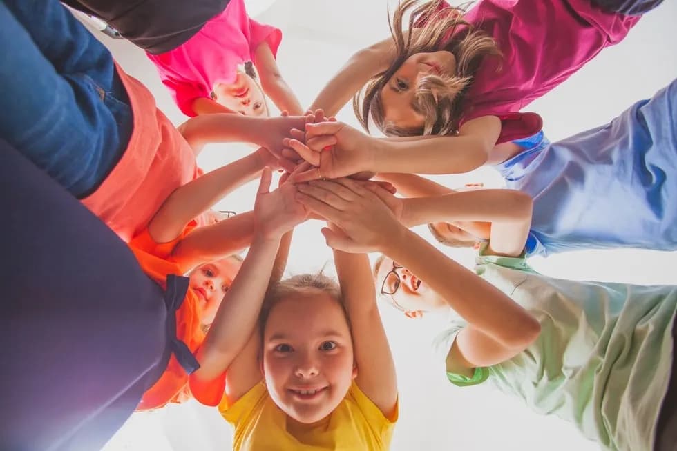 Zabawy integracyjne klasy 4-6, które zbliżą uczniów i poprawią współpracę